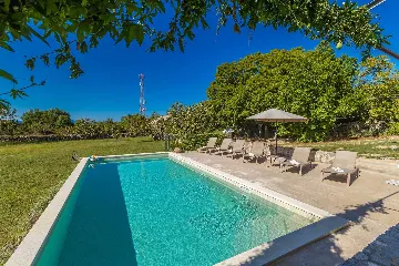 4-Bedroom House in Linardići for 8 Guests