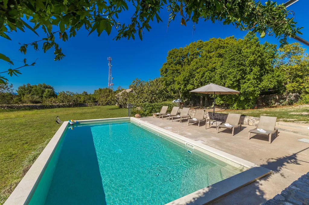 4-Bedroom House in Linardići for 8 Guests