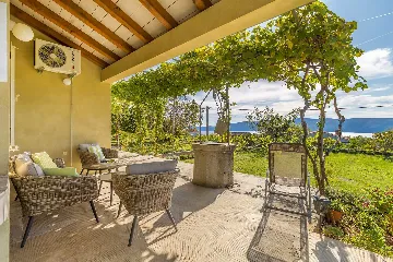 4-Bedroom House in Linardići for 8 Guests