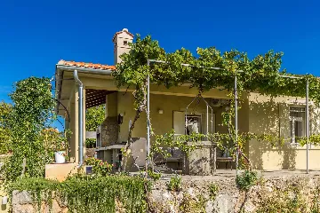 4-Bedroom House in Linardići for 8 Guests