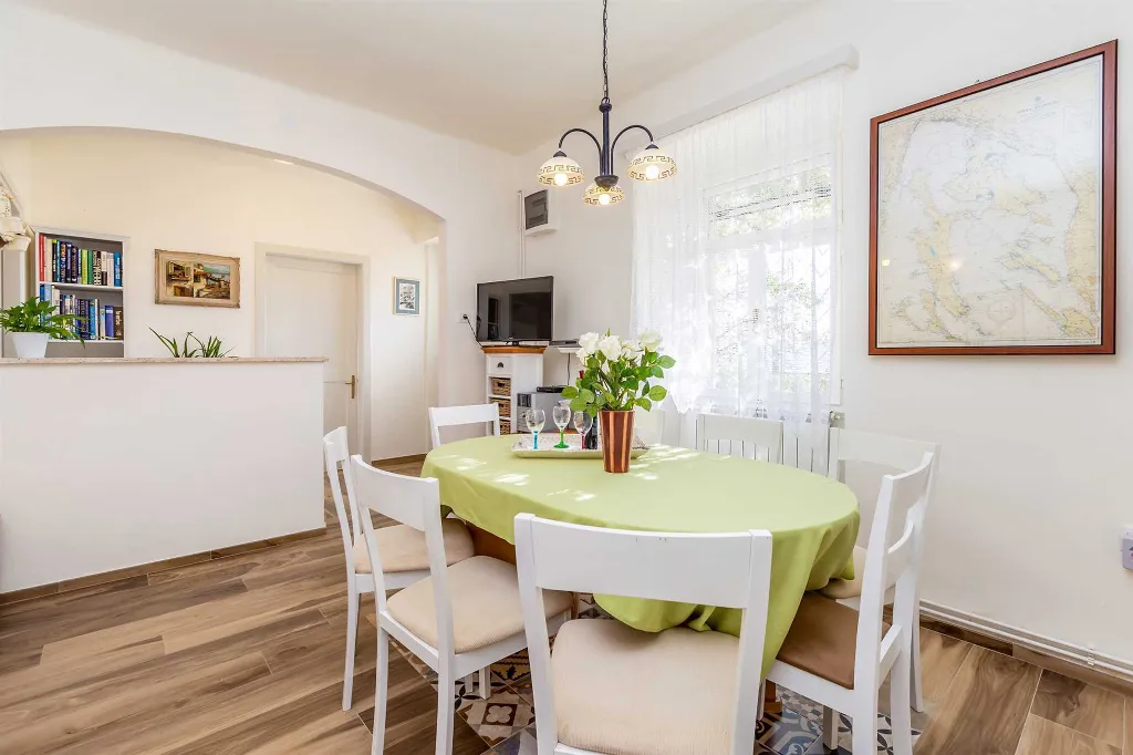 4-Bedroom House in Linardići for 8 Guests
