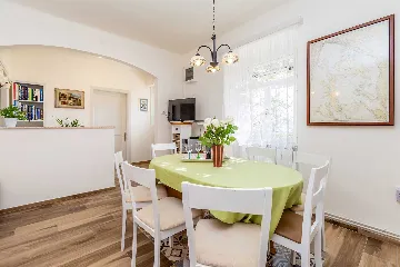4-Bedroom House in Linardići for 8 Guests