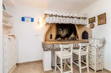 4-Bedroom House in Linardići for 8 Guests