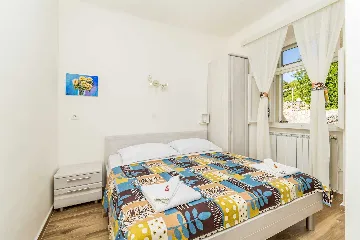 4-Bedroom House in Linardići for 8 Guests