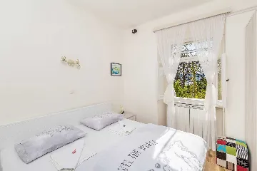4-Bedroom House in Linardići for 8 Guests
