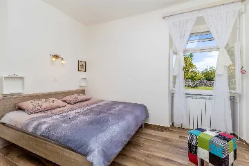 4-Bedroom House in Linardići for 8 Guests