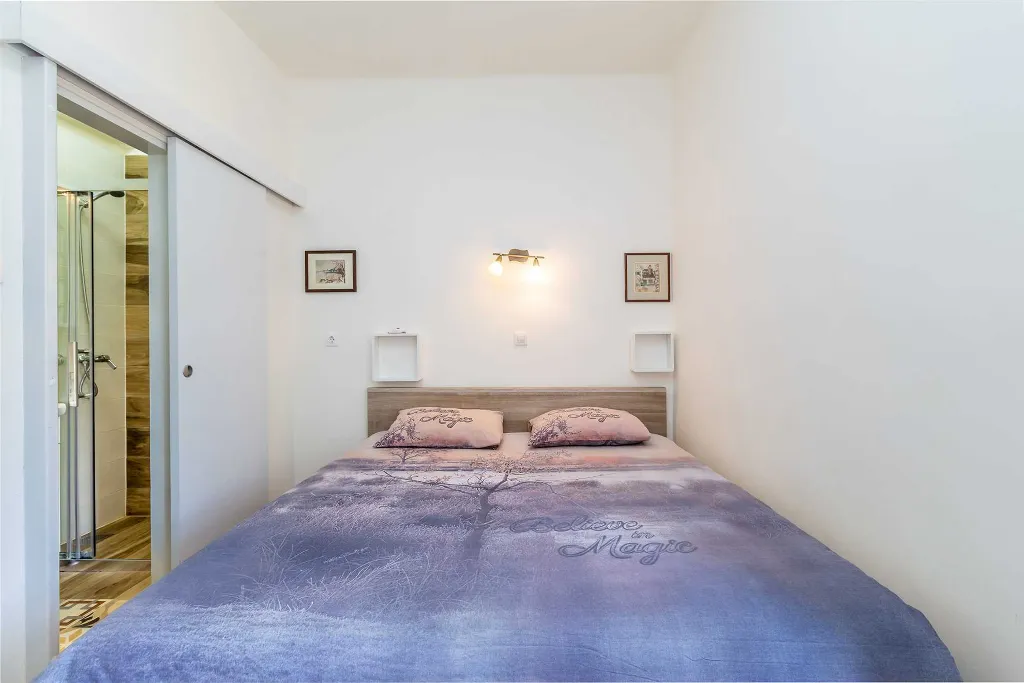 4-Bedroom House in Linardići for 8 Guests