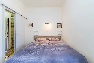 4-Bedroom House in Linardići for 8 Guests
