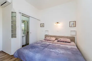 4-Bedroom House in Linardići for 8 Guests
