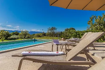 4-Bedroom House in Linardići for 8 Guests