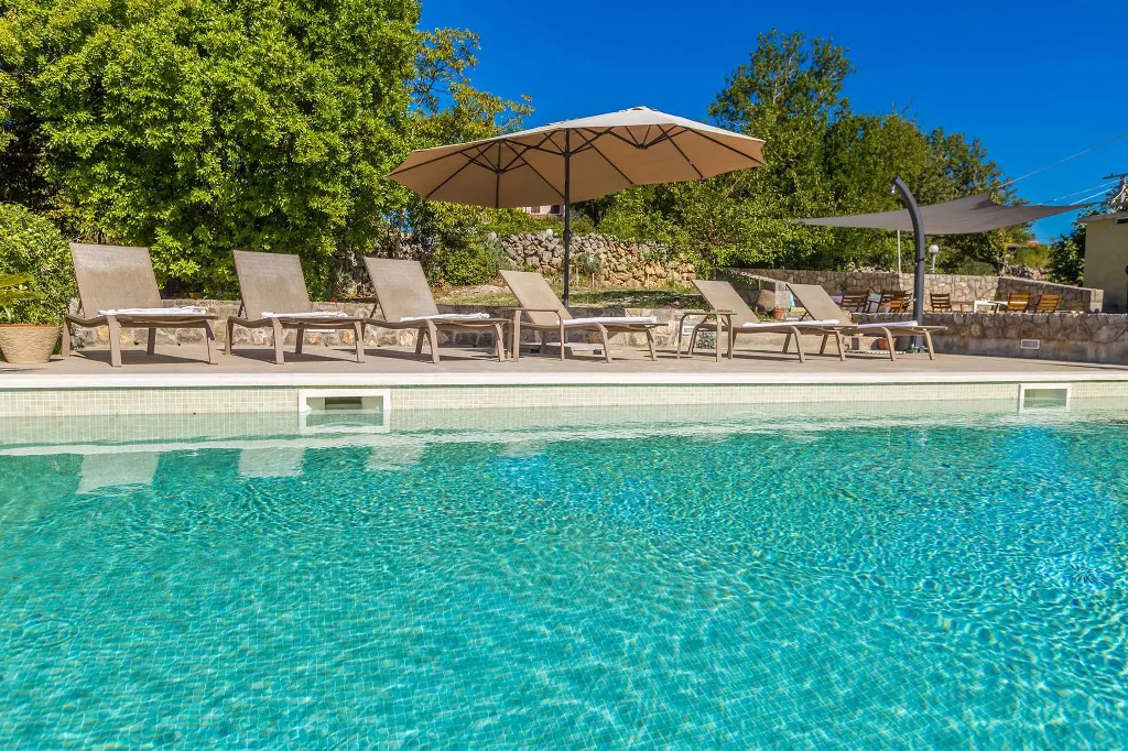 4-Bedroom House in Linardići for 8 Guests