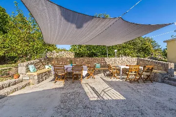 4-Bedroom House in Linardići for 8 Guests