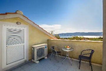 4-Bedroom House in Linardići for 8 Guests