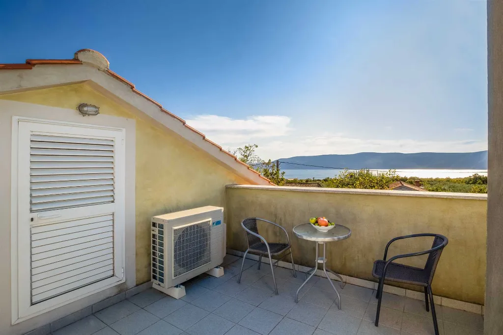 4-Bedroom House in Linardići for 8 Guests