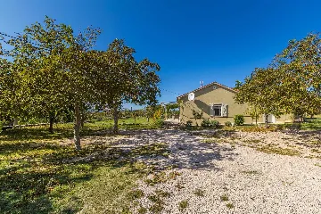 4-Bedroom House in Linardići for 8 Guests