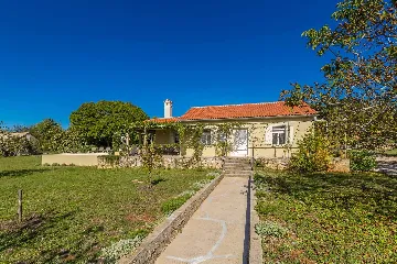 4-Bedroom House in Linardići for 8 Guests