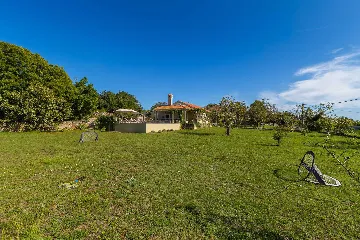 4-Bedroom House in Linardići for 8 Guests