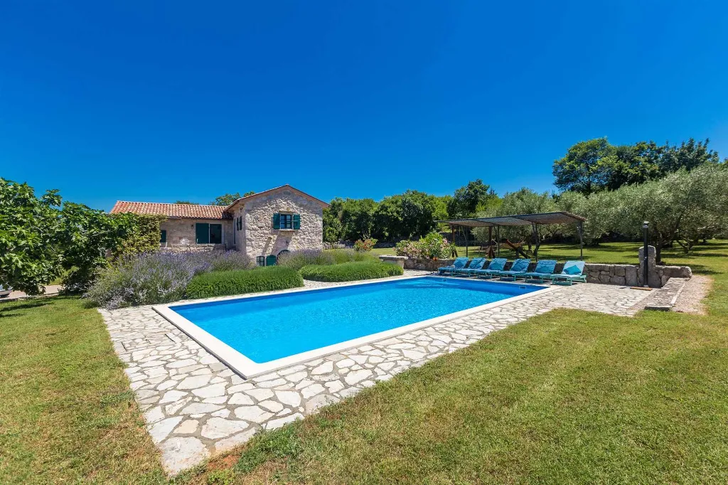 3-Bedroom House in Strilčići with Heated Pool