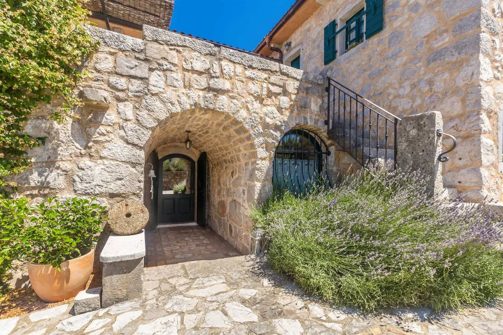 3-Bedroom House in Strilčići with Heated Pool