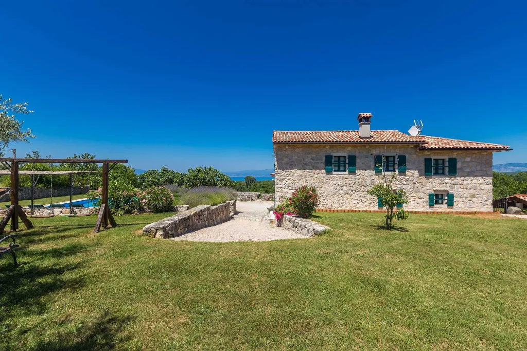 3-Bedroom House in Strilčići with Heated Pool