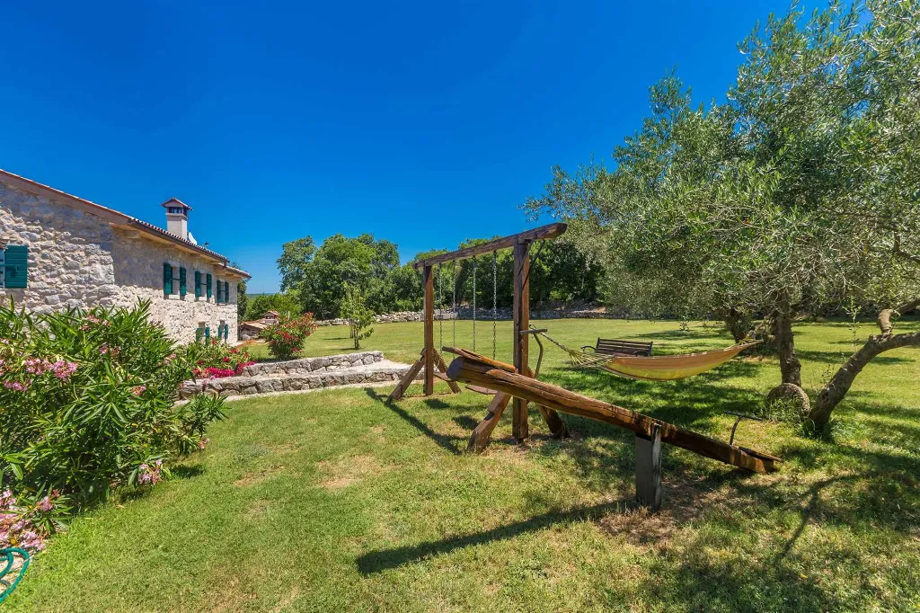 3-Bedroom House in Strilčići with Heated Pool
