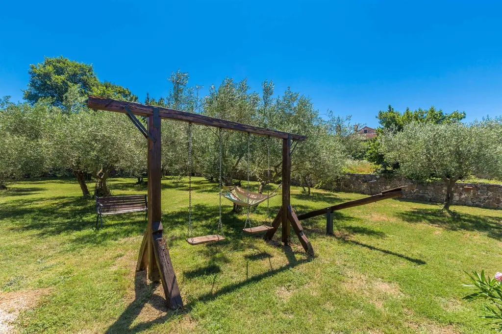 3-Bedroom House in Strilčići with Heated Pool