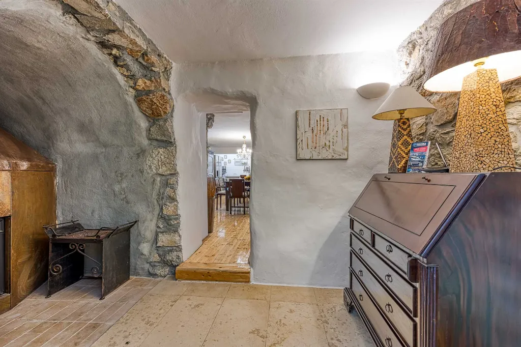 Villa with Private Pool in Bajčići for 6 Guests