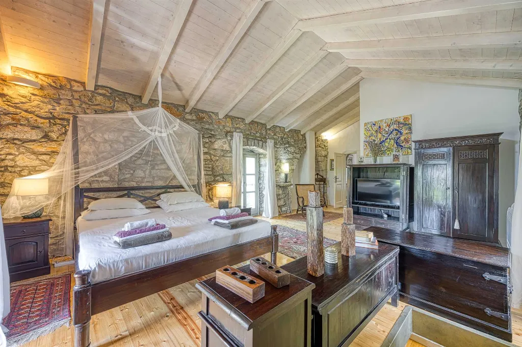 Villa with Private Pool in Bajčići for 6 Guests