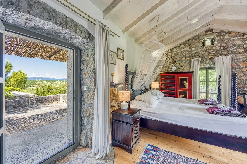 Villa with Private Pool in Bajčići for 6 Guests