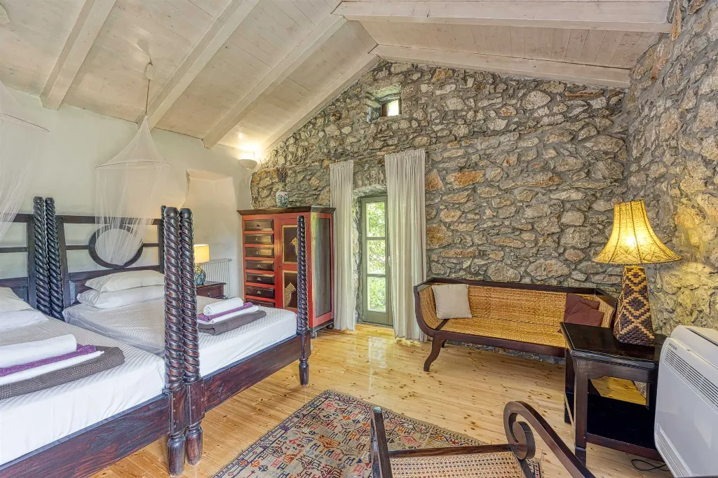 Villa with Private Pool in Bajčići for 6 Guests
