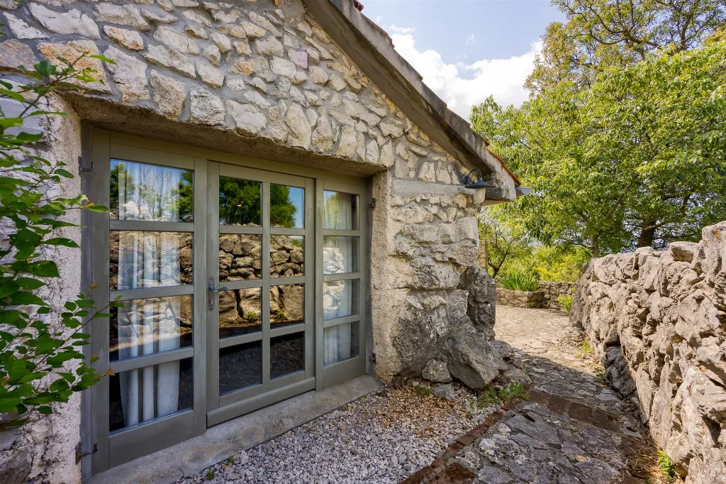 Villa with Private Pool in Bajčići for 6 Guests