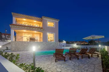 House with Private Pool and Sea View in Linardići