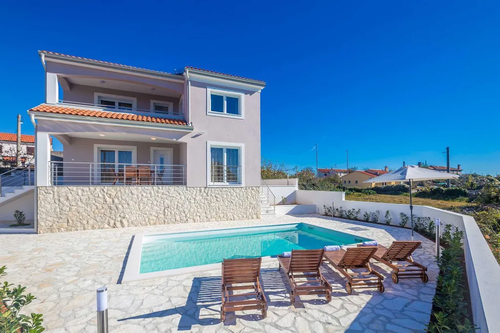 House with Private Pool and Sea View in Linardići
