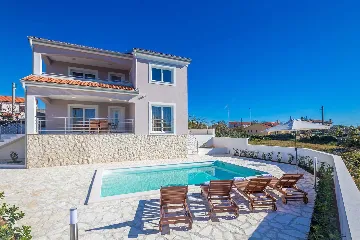 House with Private Pool and Sea View in Linardići