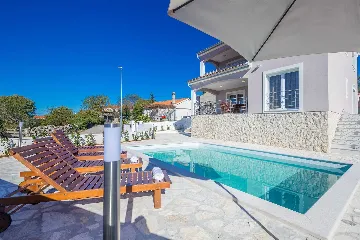 House with Private Pool and Sea View in Linardići