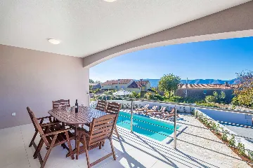 House with Private Pool and Sea View in Linardići