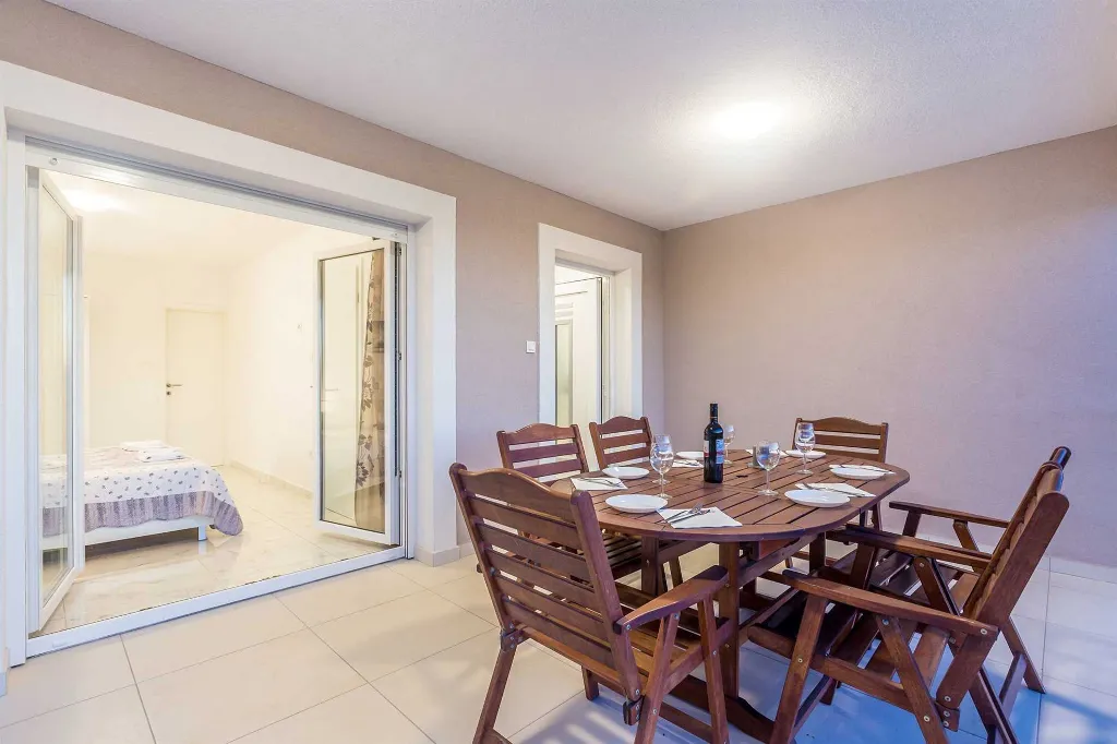 House with Private Pool and Sea View in Linardići