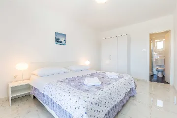 House with Private Pool and Sea View in Linardići