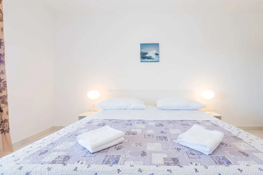 House with Private Pool and Sea View in Linardići