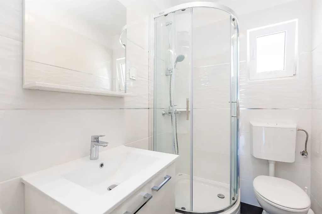 House with Private Pool and Sea View in Linardići