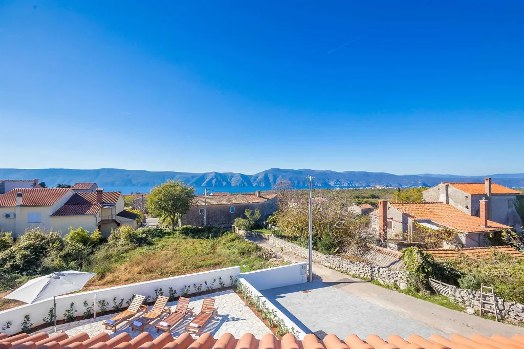 House with Private Pool and Sea View in Linardići