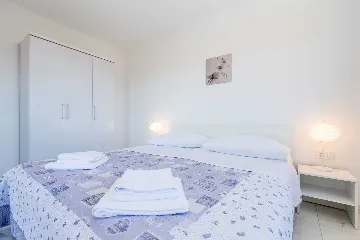 House with Private Pool and Sea View in Linardići