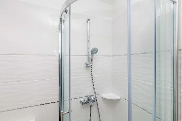 House with Private Pool and Sea View in Linardići