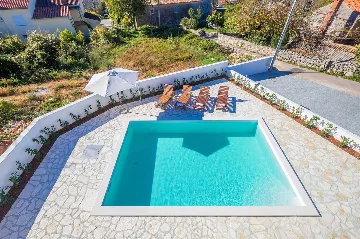 House with Private Pool and Sea View in Linardići
