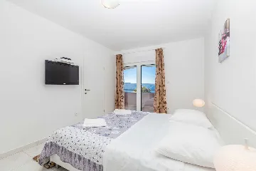 House with Private Pool and Sea View in Linardići