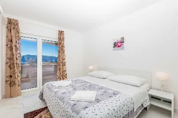 House with Private Pool and Sea View in Linardići