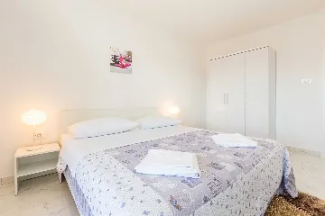 House with Private Pool and Sea View in Linardići