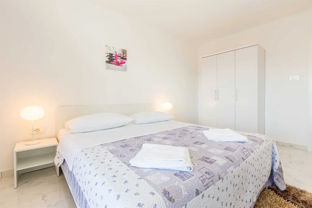 House with Private Pool and Sea View in Linardići