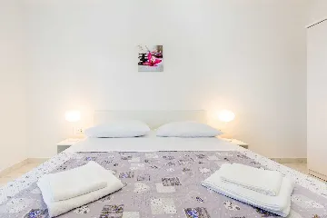 House with Private Pool and Sea View in Linardići