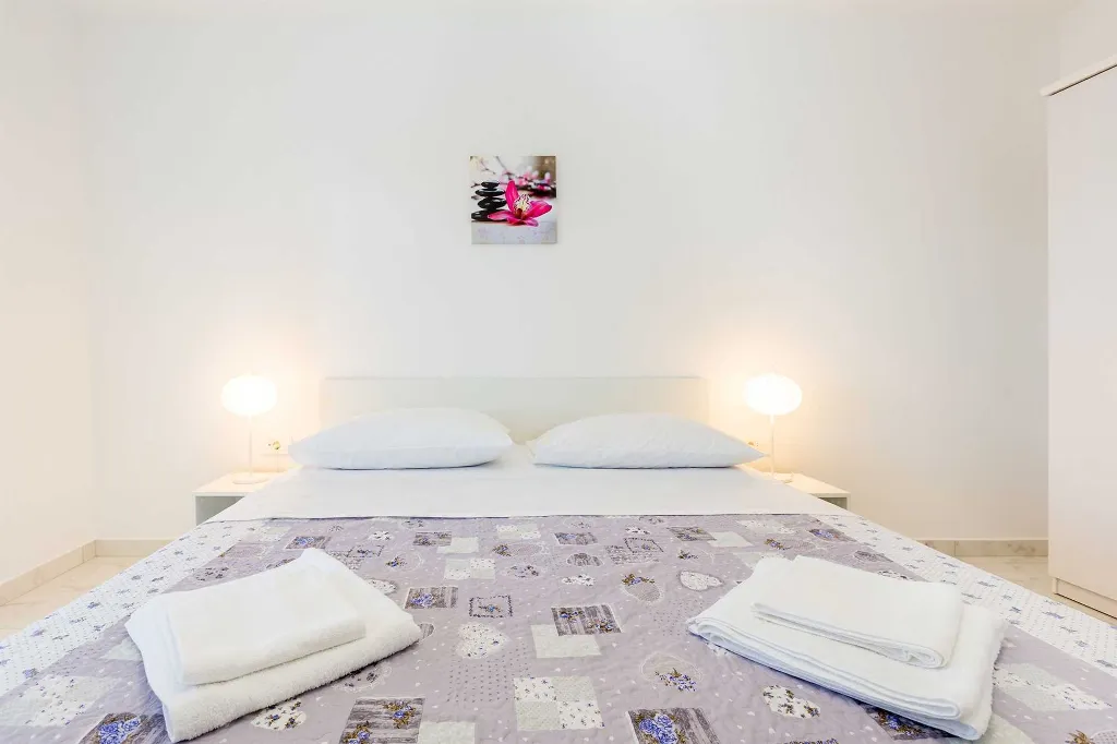 House with Private Pool and Sea View in Linardići